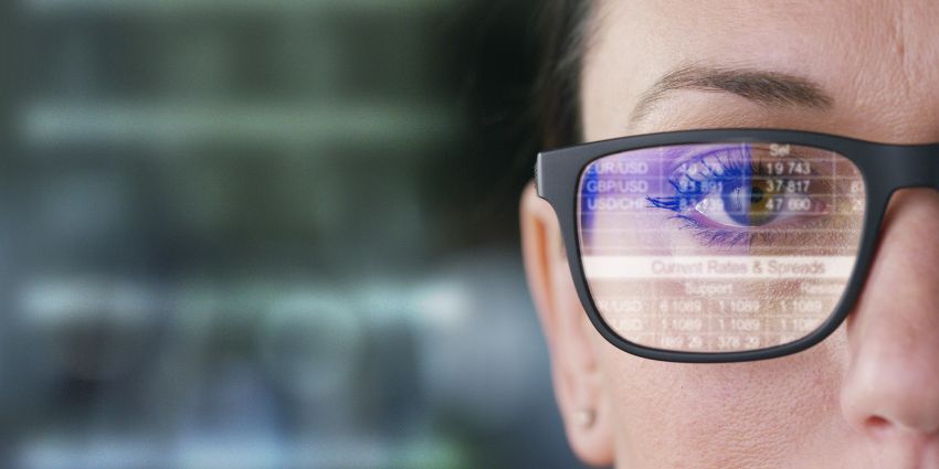 What’s Happening to the AR Smart Glass and Contacts Industry?